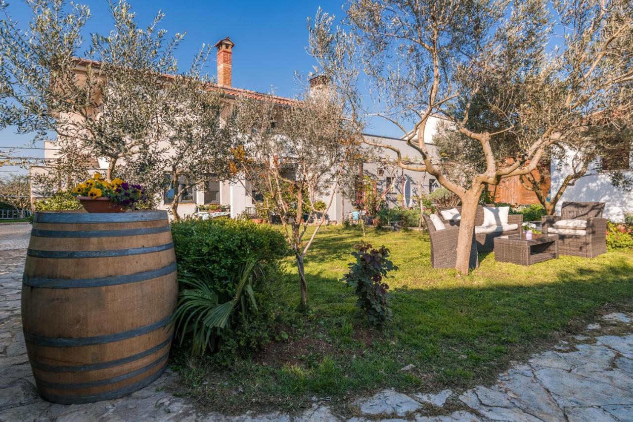 Wine Garden Holiday Home Pula Exterior photo