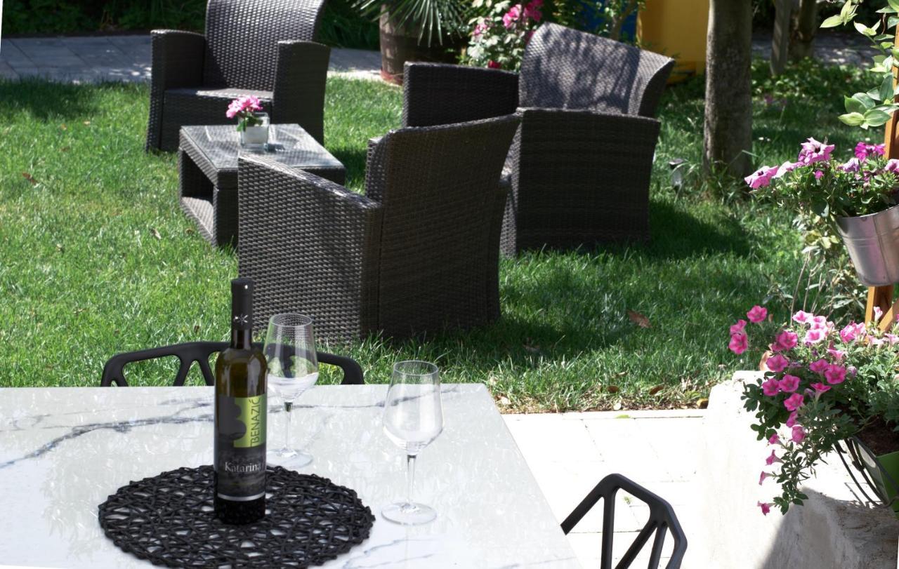 Wine Garden Holiday Home Pula Exterior photo